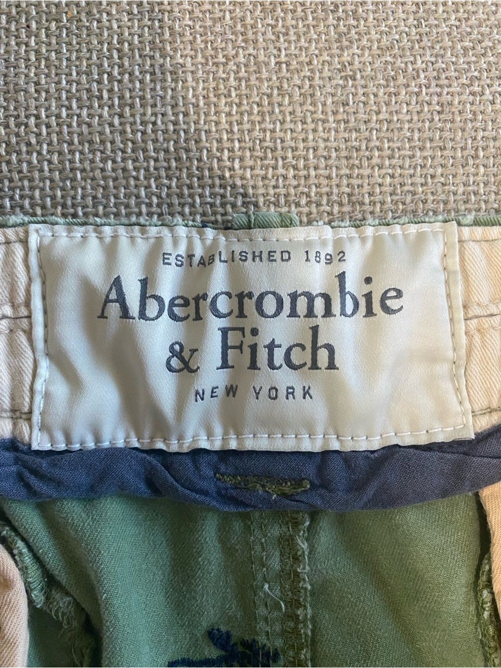VINTAGE Y2K Abercrombie & Fitch Mens 36 Olive Green Moose Logo Distressed Shorts - Picture 3 of 8